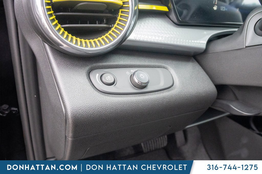 New 2026 Chevrolet Trax LT w/ LT Convenience Package FWD image 15