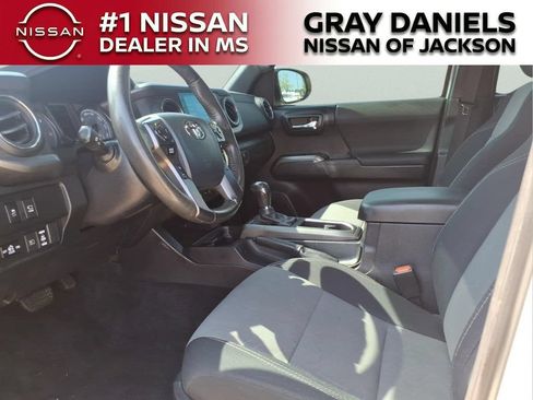Used 2020 Toyota Tacoma TRD Off-Road w/ Advanced Technology Package AWD/4WD image 25