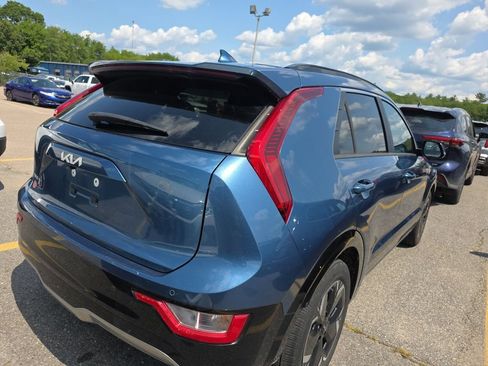 Used 2024 Kia Niro Wind w/ Wind Preserve Package FWD image 2