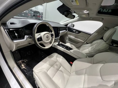Used 2020 Volvo V60 T5 Cross Country w/ Protection Package Premier image 23