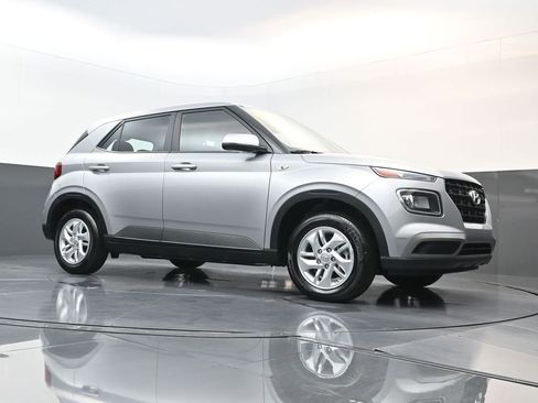 Certified 2026 Hyundai Venue SE FWD image 21