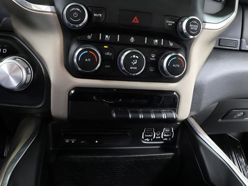 Used 2019 RAM 1500 Laramie AWD/4WD image 10