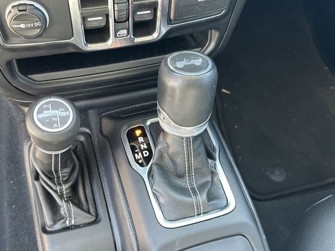 Used 2022 Jeep Wrangler Unlimited Sahara image 30