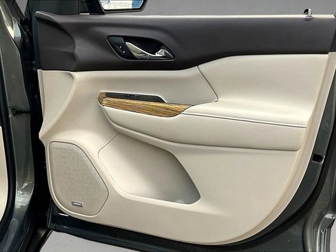 Used 2017 GMC Acadia Denali w/ Technology Package image 30