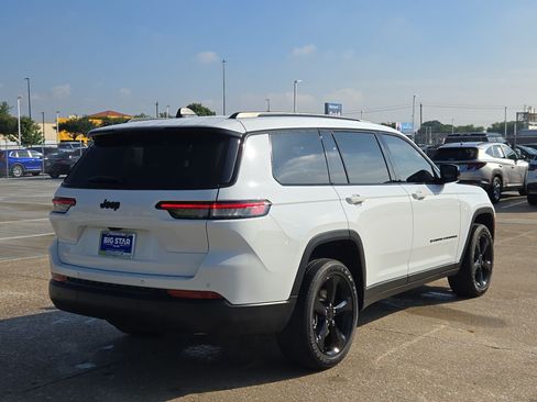 Used 2025 Jeep Grand Cherokee L Altitude RWD image 3