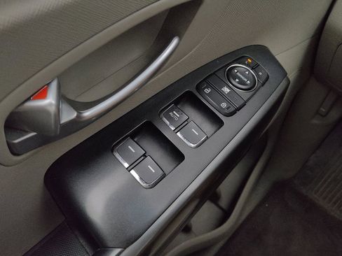 Used 2020 Kia Sedona LX FWD image 27