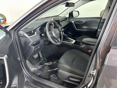 Used 2025 Toyota RAV4 LE AWD/4WD image 8