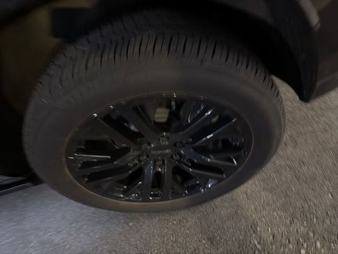 Used 2025 GMC Yukon Denali w/ Denali Reserve Package image 24