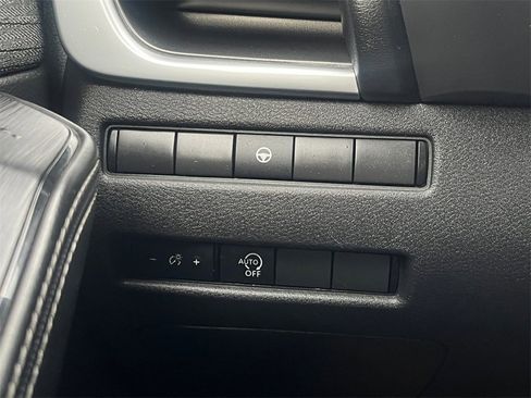 Used 2023 Nissan Rogue SV image 12