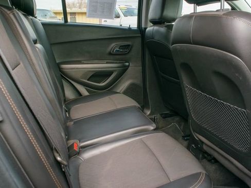 Used 2020 Chevrolet Trax LT w/ LT Convenience Package image 21