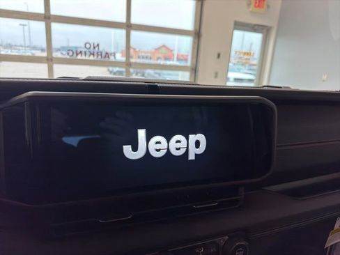 Used 2024 Jeep Wrangler Unlimited Sahara w/ Technology Group AWD/4WD image 25