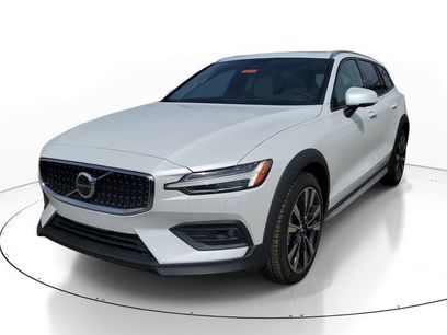 New 2026 Volvo V60 B5 Cross Country Ultra w/ Protection Package Premier