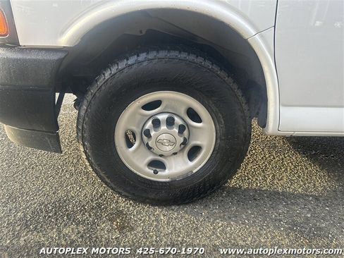 Used 2017 Chevrolet Express 2500 image 13