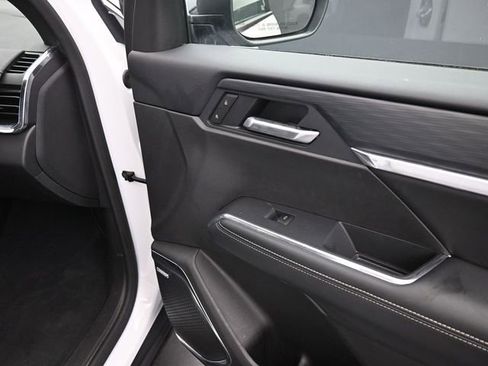 Used 2025 GMC Acadia Elevation FWD image 27