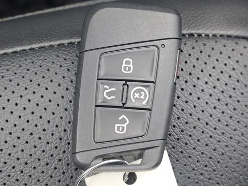 Certified 2024 Volkswagen Tiguan SEL R-Line image 28