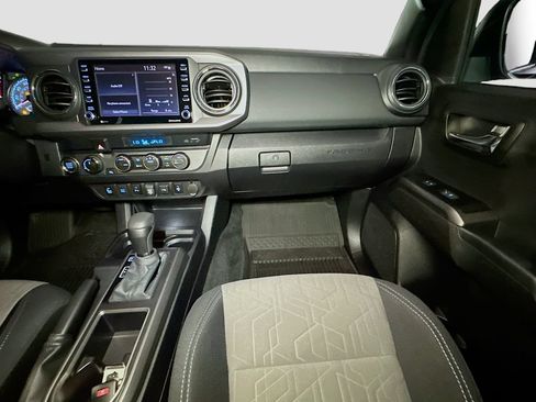 Used 2022 Toyota Tacoma TRD Sport w/ Technology Package AWD/4WD image 30