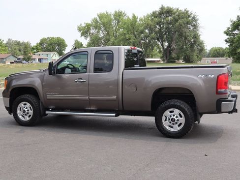 Used 2011 GMC Sierra 2500 SLE w/ SLE Preferred Package AWD/4WD image 8