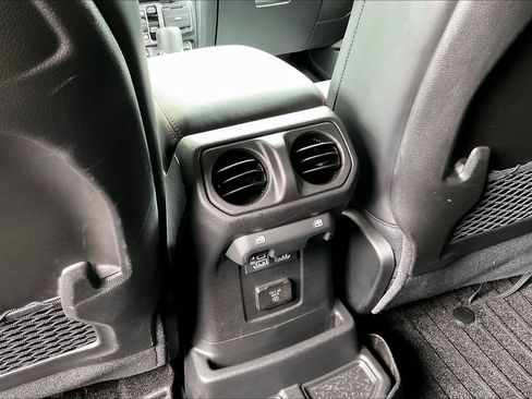 Used 2024 Jeep Wrangler Unlimited Rubicon w/ Capability Package AWD/4WD image 35