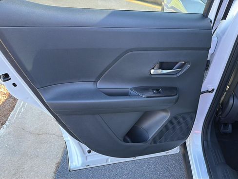 Used 2025 Nissan Kicks SV FWD image 17