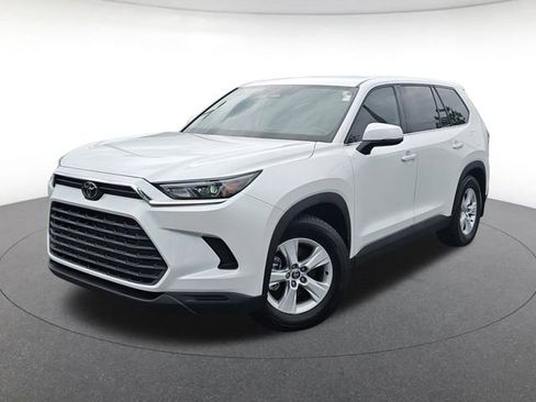 Used 2025 Toyota Grand Highlander FWD image 1