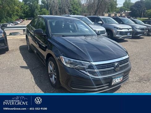 Used 2023 Volkswagen Jetta SE w/ Panoramic Sunroof Package FWD image 1