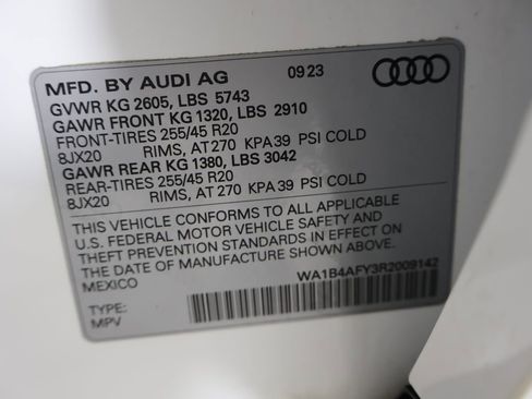 Used 2024 Audi SQ5 Premium Plus w/ Premium Plus Package image 3