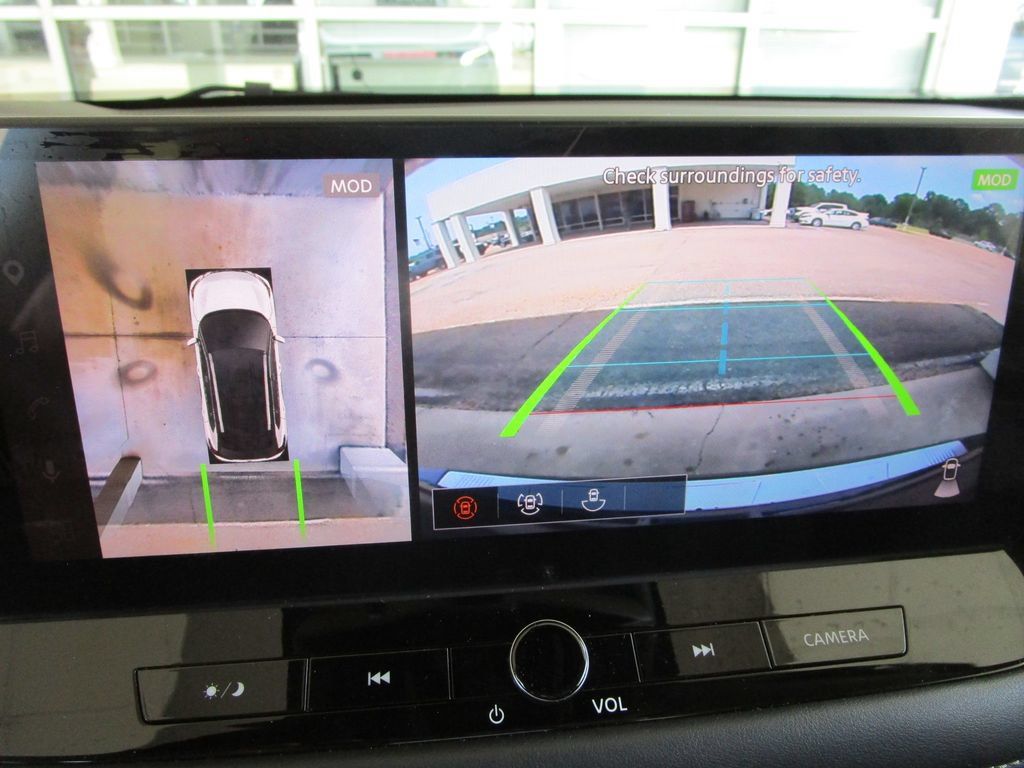 Used 2025 Nissan Rogue SL w/ Tech Package FWD image 45