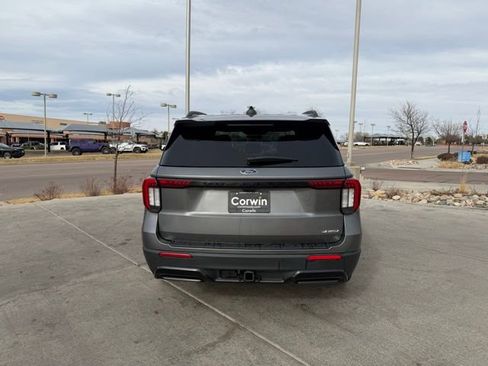 Used 2025 Ford Explorer ST-Line w/ ST-Line Street Pack image 7