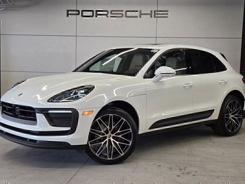 Certified 2025 Porsche Macan AWD/4WD image 1