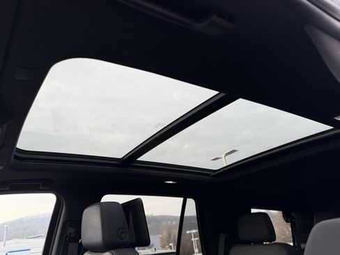 Used 2024 Chevrolet Tahoe LT w/ Luxury Package image 8