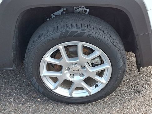 Used 2023 Jeep Renegade Latitude w/ Premium Group AWD/4WD image 9