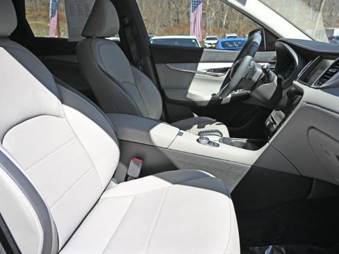 Used 2023 INFINITI QX50 Sensory image 26