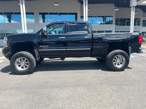 Used 2017 Chevrolet Silverado 3500 LTZ AWD/4WD image 7