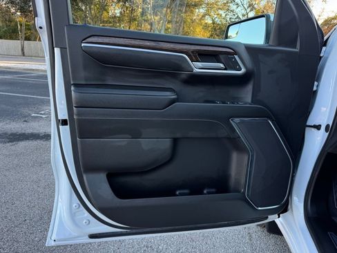 Used 2024 GMC Sierra 1500 SLE image 33