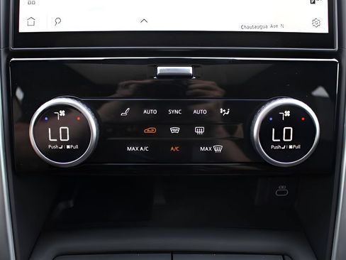 Used 2025 Land Rover Discovery Dynamic SE AWD/4WD image 24
