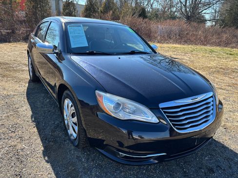 Used 2011 Chrysler 200 Limited image 3