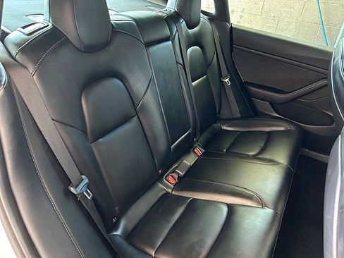 Used 2021 Tesla Model 3 Standard Range Plus image 30