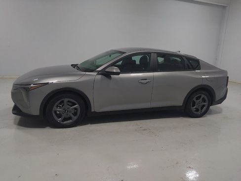 Used 2025 Kia K4 FWD image 2