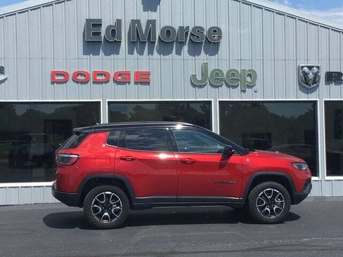 Used 2024 Jeep Compass Trailhawk AWD/4WD image 2