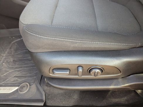 Certified 2023 Chevrolet Traverse LT image 28