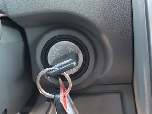 Used 2019 Nissan Frontier SV image 9