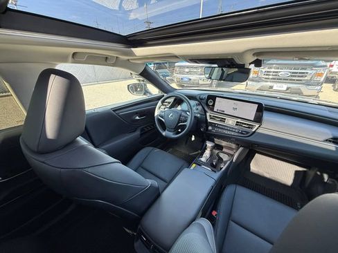 Used 2025 Lexus ES 350 w/ Premium Package FWD image 13
