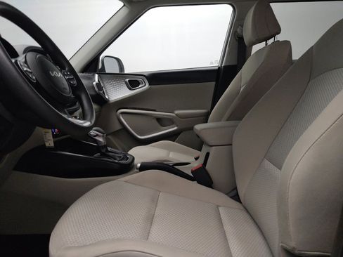 Used 2025 Kia Soul LX image 17