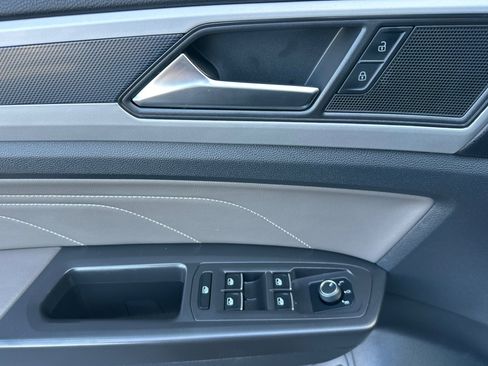 Used 2022 Volkswagen Atlas SEL R-Line image 11