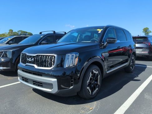 Certified 2024 Kia Telluride EX w/ EX Captain's Chair Package image 3