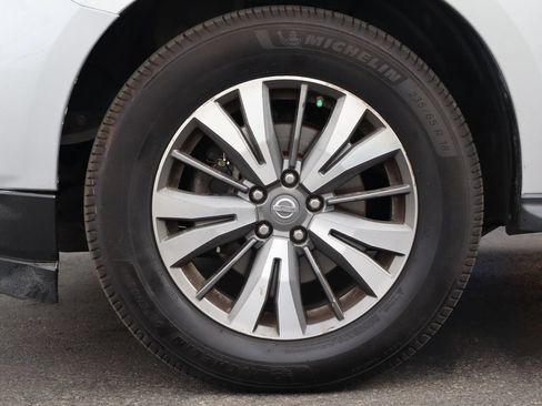 Used 2018 Nissan Pathfinder SL AWD/4WD image 26
