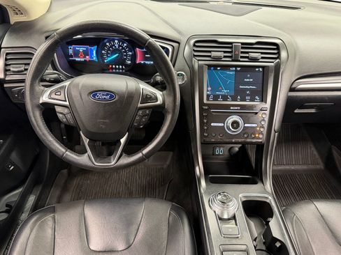 Used 2019 Ford Fusion Energi Titanium FWD image 30