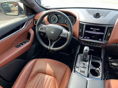 Used 2023 Maserati Levante GT AWD/4WD image 9