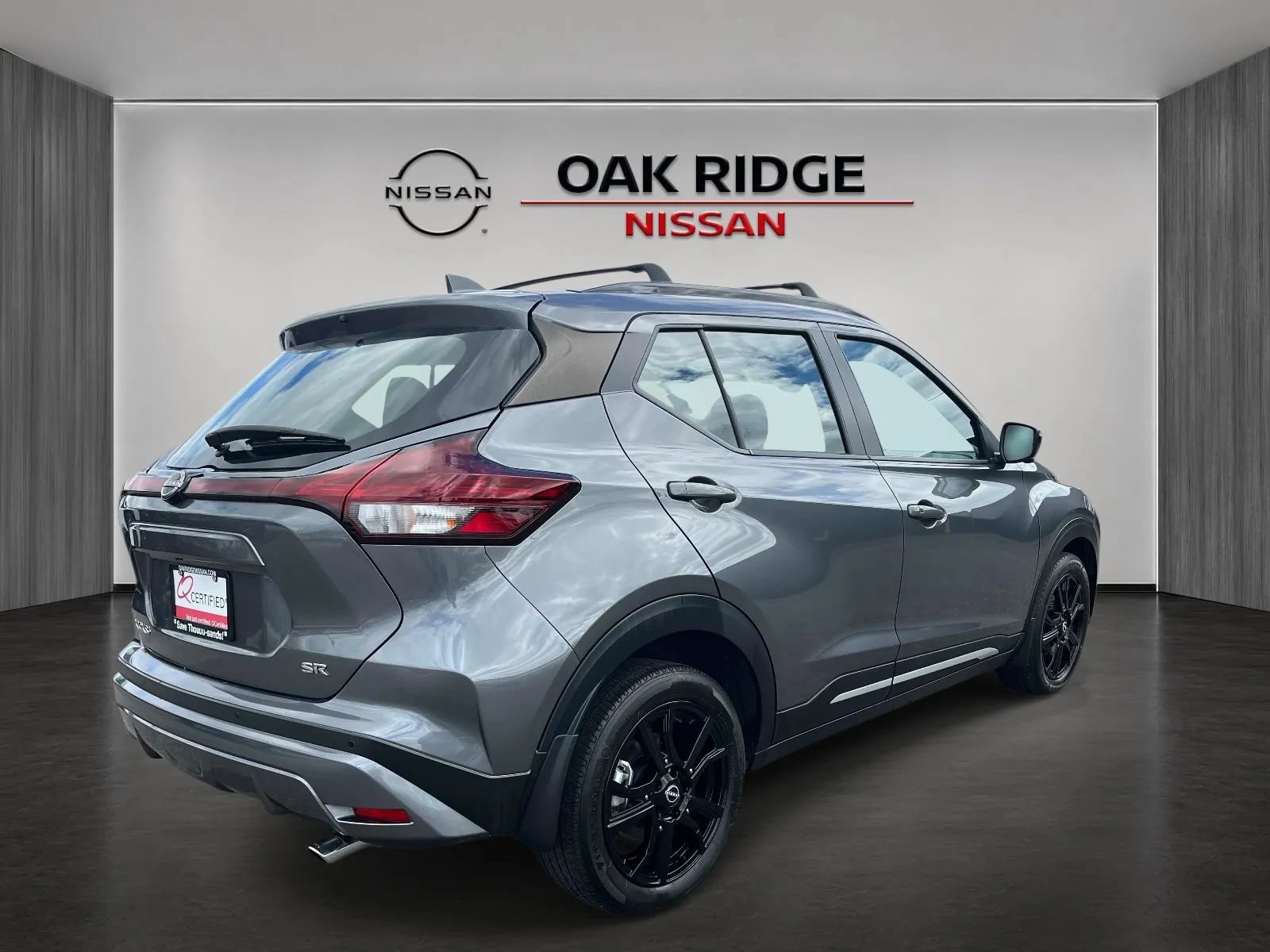 Used 2023 Nissan Kicks SR w/ Exterior Package FWD image 3