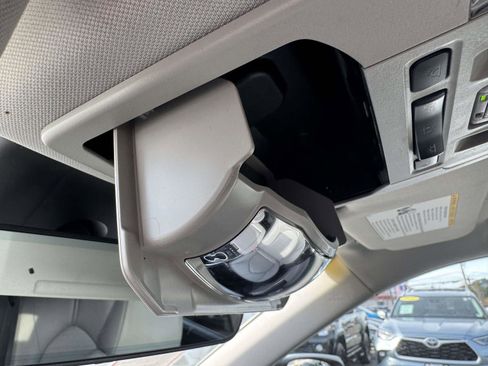 Certified 2021 Toyota Highlander XLE image 40